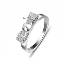 Anillo de boda en plata de ley 925 diseñado con un moño bellamente adornado con circonias blancas