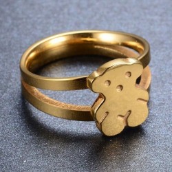 Anillo para mujer de acero de titanio en color dorado con diseño de oso central.