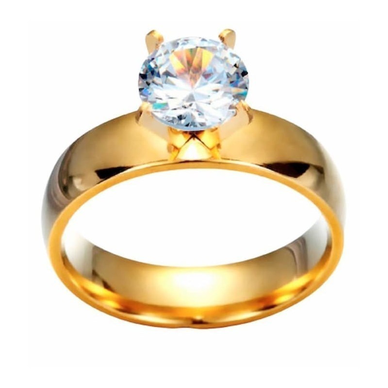 Anillo chapado en oro con piedra central de talla brillante engastada sobre banda dorada fina.