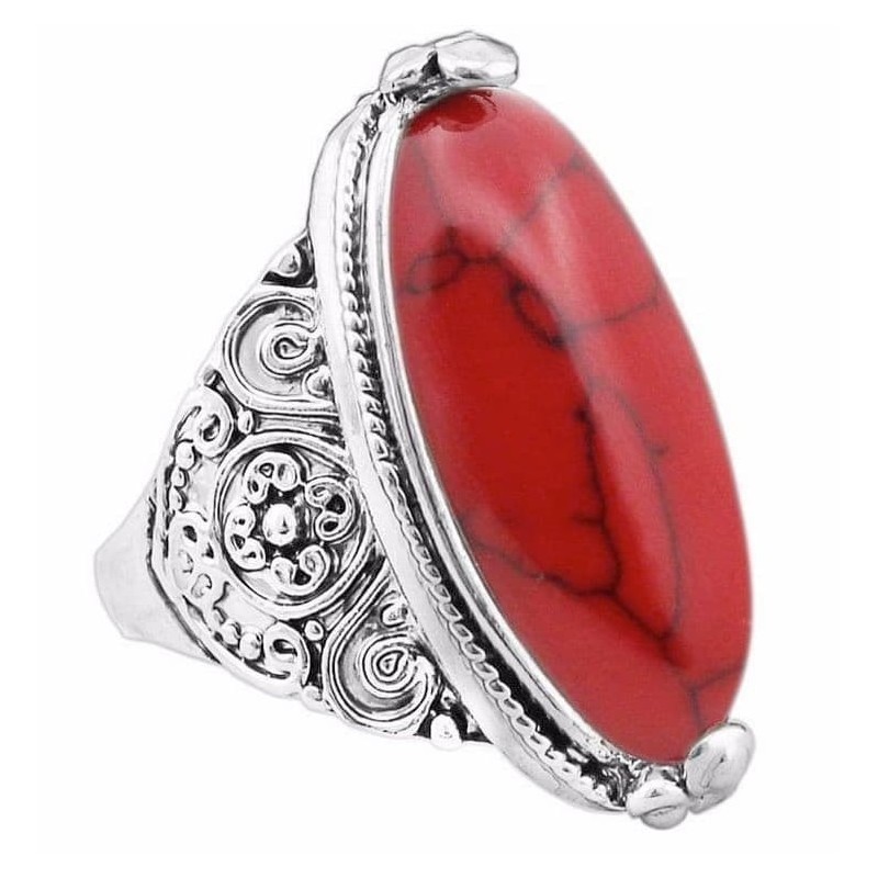 Anillo chapado en plata con piedras grandes de colores y circonitas brillantes engastadas.