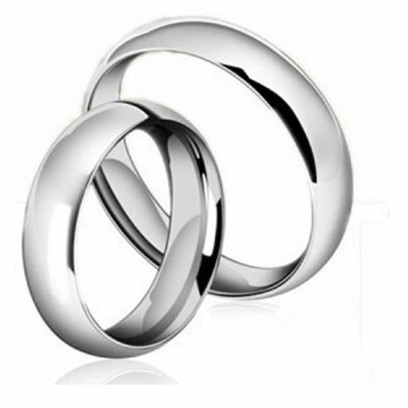 Pareja de alianzas clásicas de acero inoxidable con acabado pulido brillante y diseño liso.