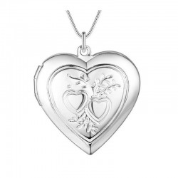 Collar con colgante de relicario en forma de corazón fabricado en plata de ley con grabados florales.