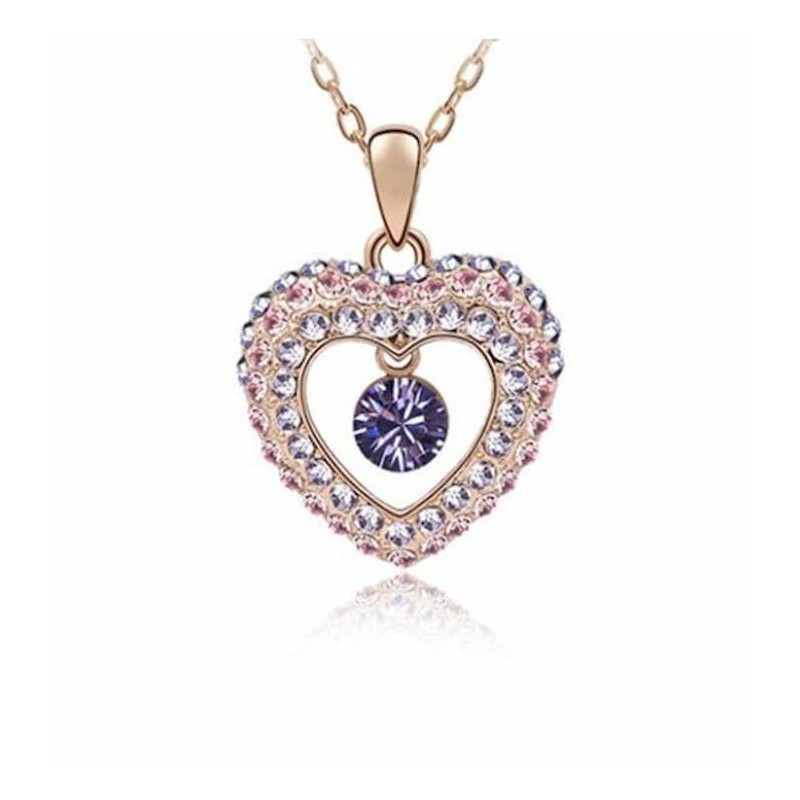 Collar de acero inoxidable con baño de oro de 18k y colgante en forma de corazón engastado con brillantes piedras de cristal.