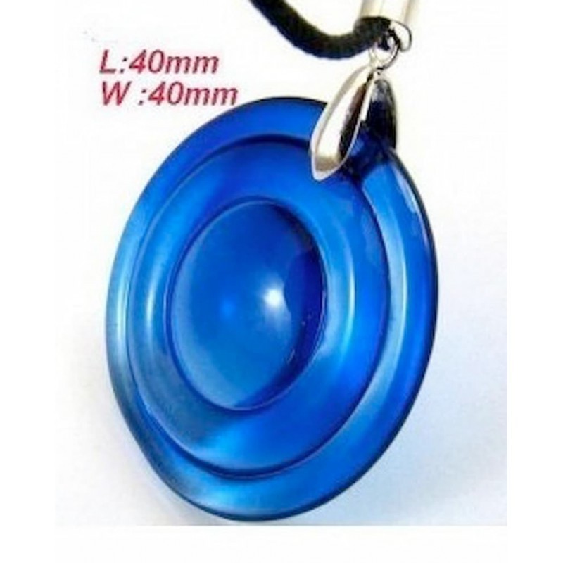 Collar para mujer con colgante circular de cristal artístico estilo Murano en color azul con vetas brillantes.