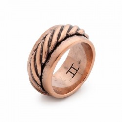 Anillo de acero inoxidable para mujer de la marca danesa Dyrberg/Kern con acabado pulido y diseño contemporáneo.