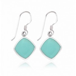 Pendientes de plata de primera ley 925 con piedras naturales de turquesa de color azul vibrante.