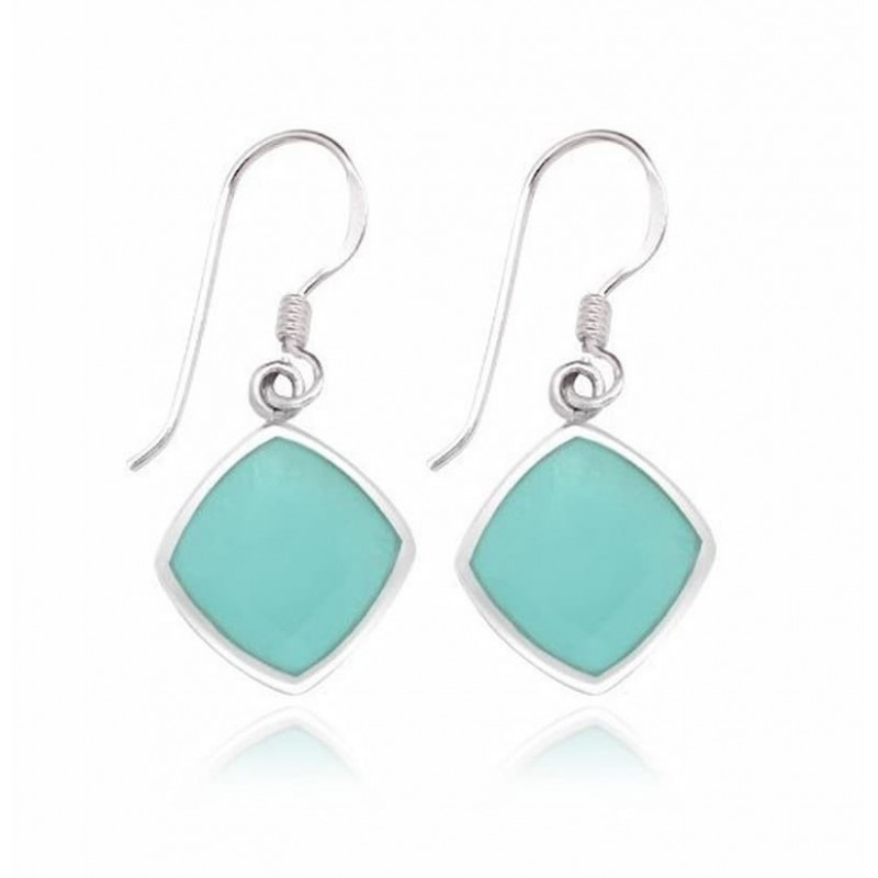 Pendientes de plata de primera ley 925 con piedras naturales de turquesa de color azul vibrante.
