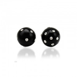 Pendientes de botón para hombre fabricados en plata de ley 925 con centro redondo esmaltado en color negro mate.