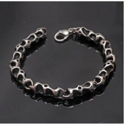Brazalete rígido para hombre fabricado en acero inoxidable quirúrgico de alta resistencia con acabado pulido.