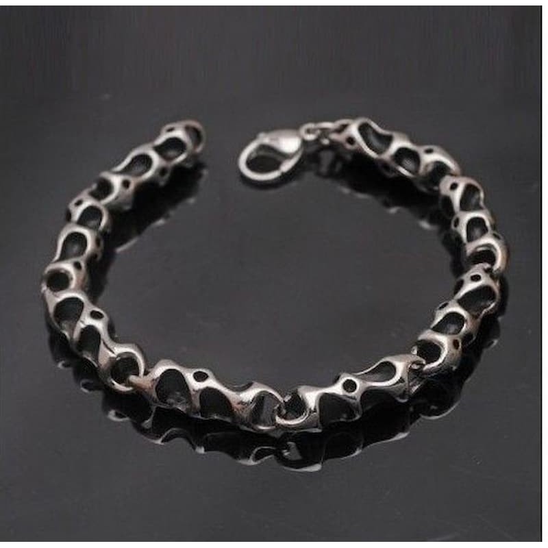 Brazalete rígido para hombre fabricado en acero inoxidable quirúrgico de alta resistencia con acabado pulido.