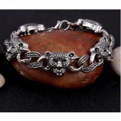 Brazalete rígido de acero inoxidable para hombre con detalle esculpido de puma americano.