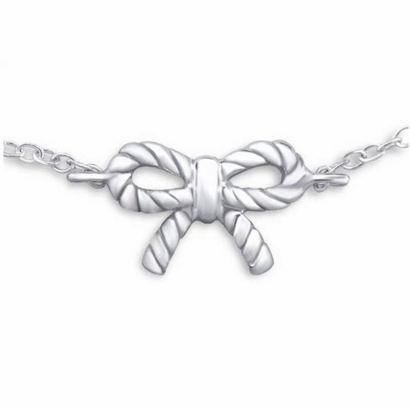 Pulsera fina de plata de ley 925 con colgante central en forma de lazo de amor con acabado pulido.