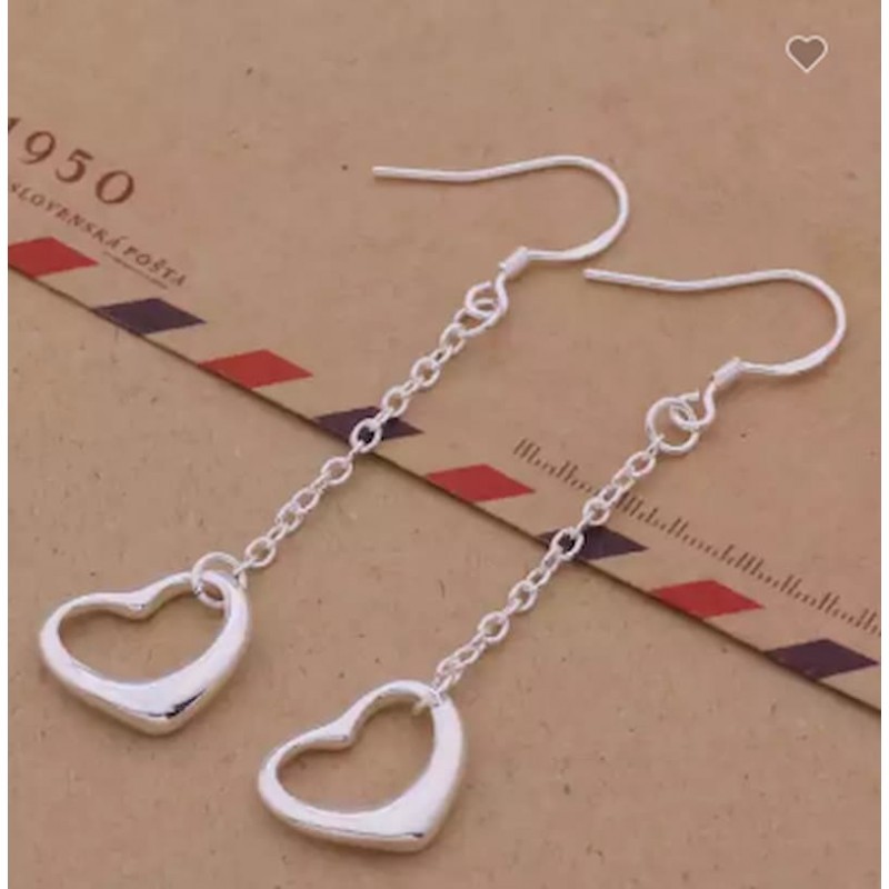 Pendientes largos de acero inoxidable para mujer con cadena fina y colgante en forma de corazón pulido.