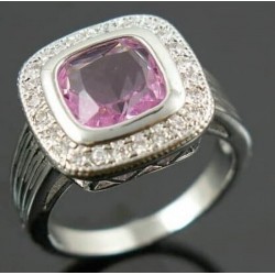 Anillo elegante con cristal central en tono Rosa de Francia (lavanda suave) y montura de diseño en talla 17.