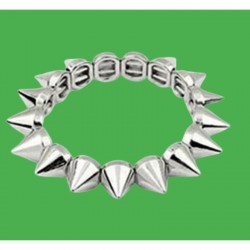 Pulsera rígida de acero para mujer con grabados de estilo gótico y detalles ornamentales oscurecidos.