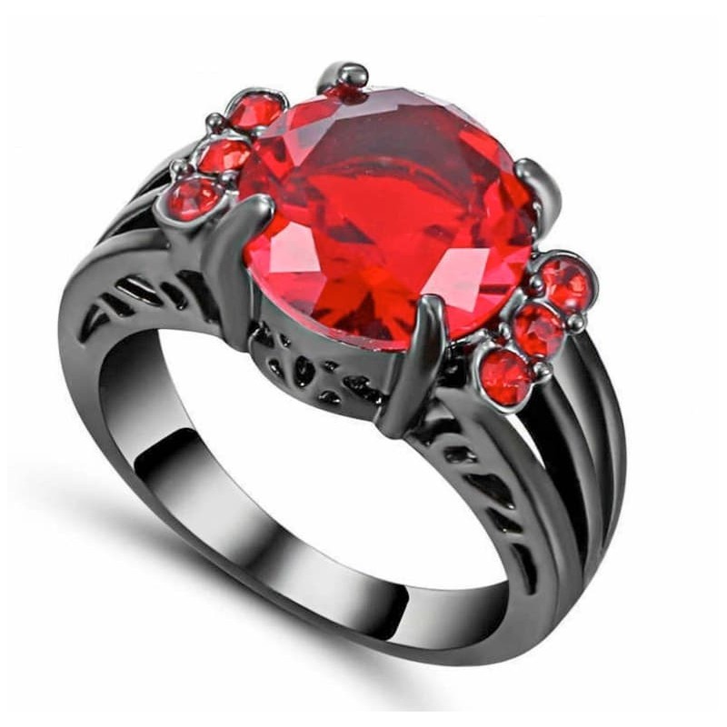 Anillo de acero con acabado negro mate y piedra central facetada de color rojo rubí, talla 14.
