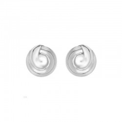 Pendientes de mujer con diseño circular plano fabricados en plata de ley 925 con acabado pulido brillante.