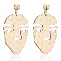 Pendientes de metal con diseño calado de cara humana en una sola línea, estilo artístico y moderno.