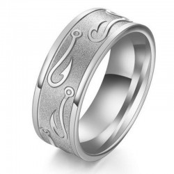 Anillo de tungsteno plateado de 7 mm de ancho con acabado pulido de alta resistencia.
