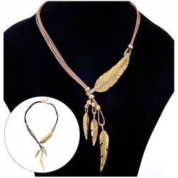 Collar cordón dorado con plumas