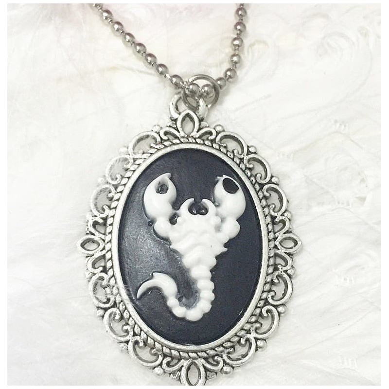 Collar con camafeo vintage del signo escorpio