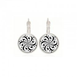 Pendientes de mujer en color blanco y negro