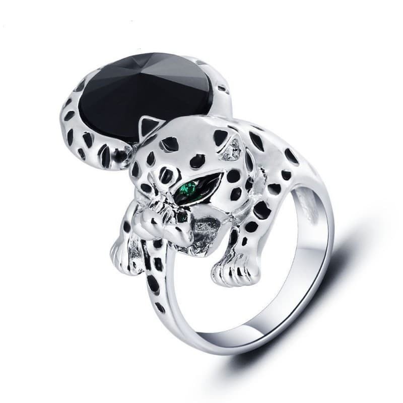 Anillo de plata de ley con forma de leopardo envolvente, con detalles realistas y acabado brillante.