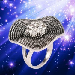 Anillo grande mujer diseño Pamela con circonitas blancas