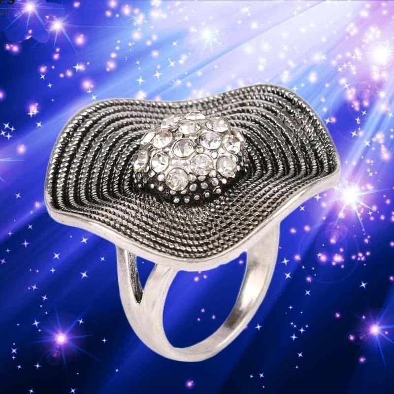 Anillo grande mujer diseño Pamela con circonitas blancas