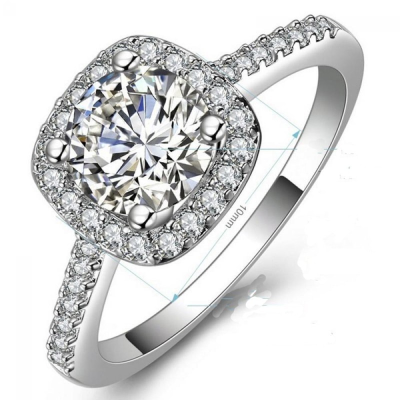 Anillo de boda fabricado en plata de ley 925 con una circonia cúbica central de talla brillante.