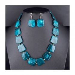 Conjunto de collar y pendientes con piedras de colores