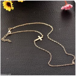 Collar bañado en oro con cruz