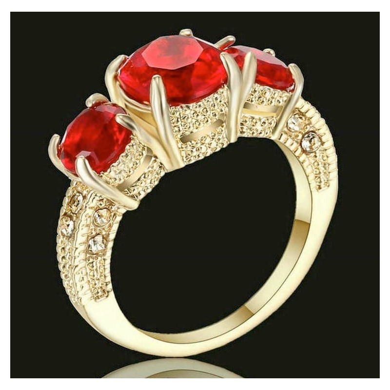 Anillo chapado en oro 9k con piedras rojas en talla 12