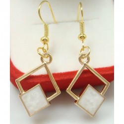 Pendientes de mujer con diseño de doble rombo bañados en oro 9k