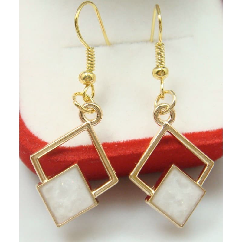 Pendientes de mujer con diseño de doble rombo bañados en oro 9k