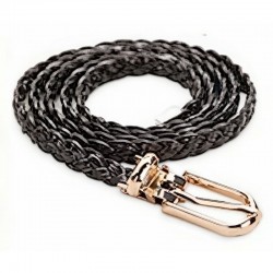 Cinturón trenzado de color negro, de 105 cm de largo y 1 cm de ancho, fabricado en símil piel con textura de trenza,