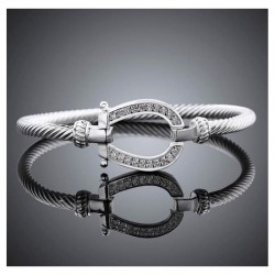 Pulsera de mujer con diseño de herradura bañada en plata