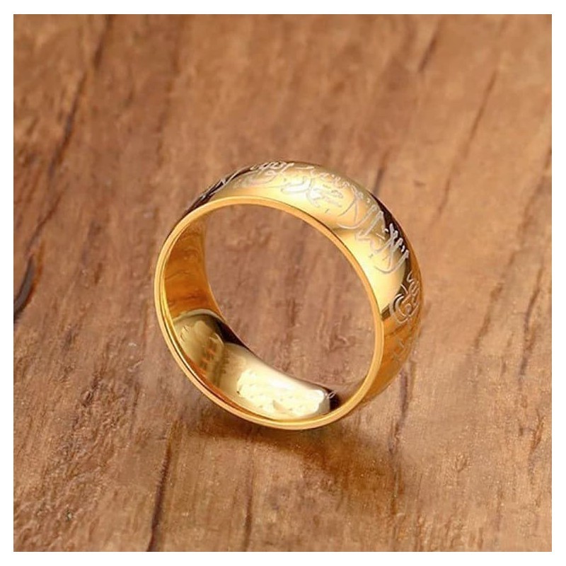 Anillo musulmán de acero con acabado dorado fabricado en titanio