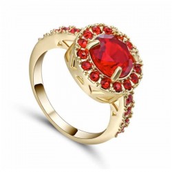 Anillo dorado de acero con baño de oro 9k y piedra roja de cristal simil rubí