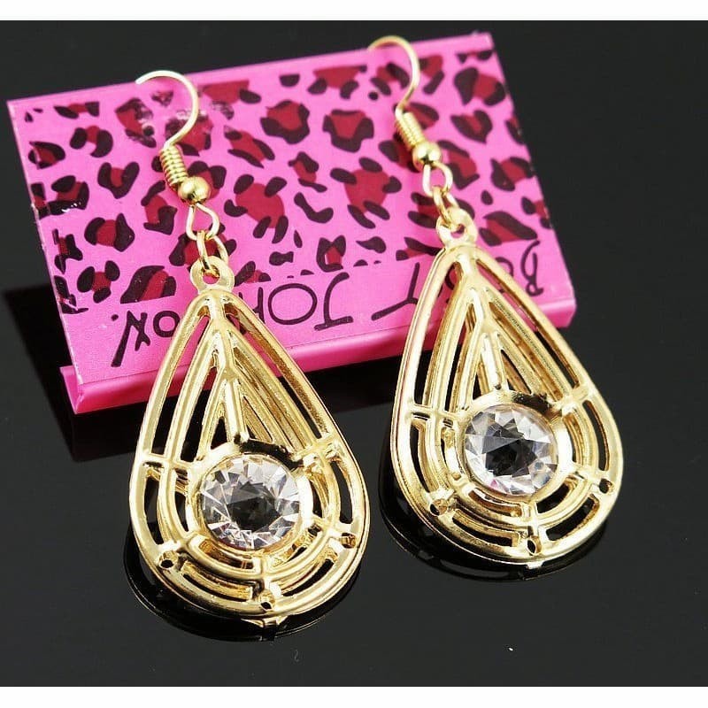 Pendientes largos de la marca Betsey Johnson con colgantes y piedras blancas de cristal