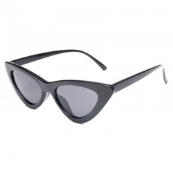 Gafas de sol para mujer estilo ojo de gato, montura negra, lentes oscuras con protección UV400, sobre fondo blanco