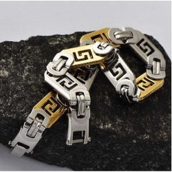Brazalete ancho de hombre de acero inoxidable con acabado metálico brillante