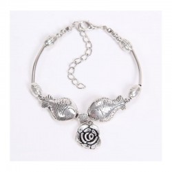 Pulsera de acero bañado en plata con colgante decorativo en forma de dos peces