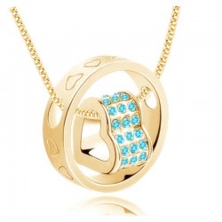 Collar de mujer con acabado en baño de oro de 9k y colgante decorado con piedras de cristal azul brillante.