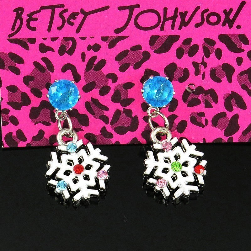 Pendientes de bisutería para bodas con diseño de copo de nieve, piedra azul y cristales strass de Betsey Johnson.