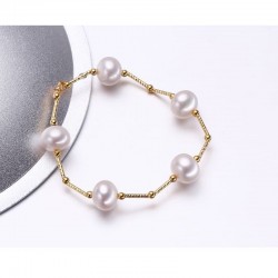 Pulsera de auténticas perlas blancas cultivadas en agua dulce con brillo natural y cierre de seguridad.