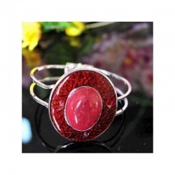 Pulsera articulada para mujer con piezas de jade color rojo intenso, amuleto de fuerza y vitalidad.
