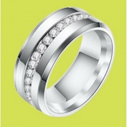 Pareja de alianzas de promesa en acero inoxidable con incrustaciones de cristales blancos brillantes.
