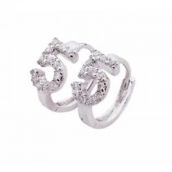 Pendientes de mujer en plata de primera ley con el diseño del número cinco en acabado pulido.
