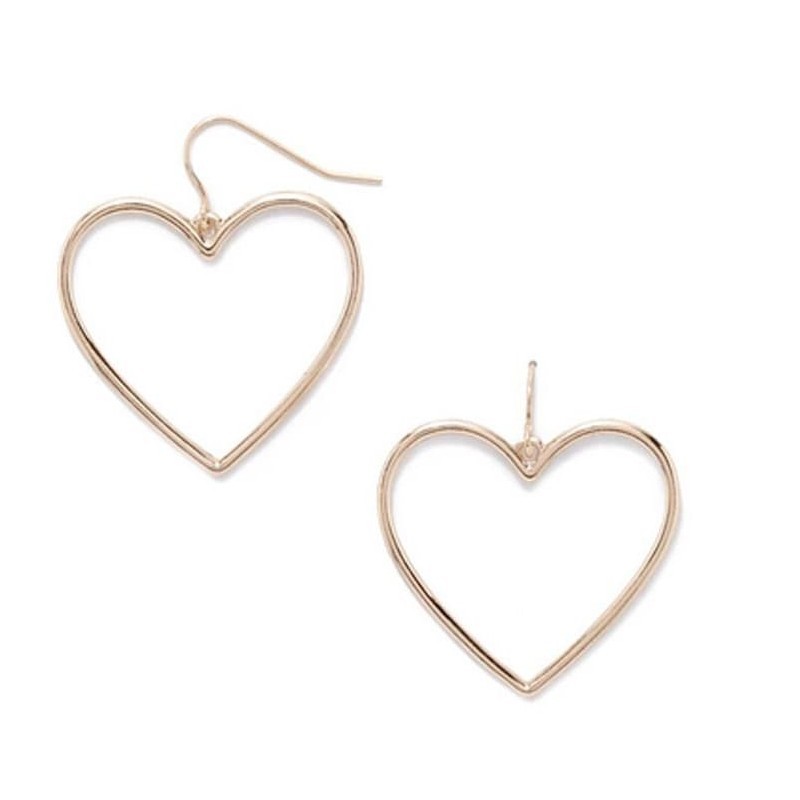 Pendientes colgantes para mujer con baño de oro y diseño de caída fluida con acabado brillante.